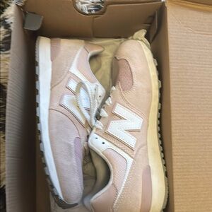 New Balance Women's Pink Sneakers barley worn or best offer